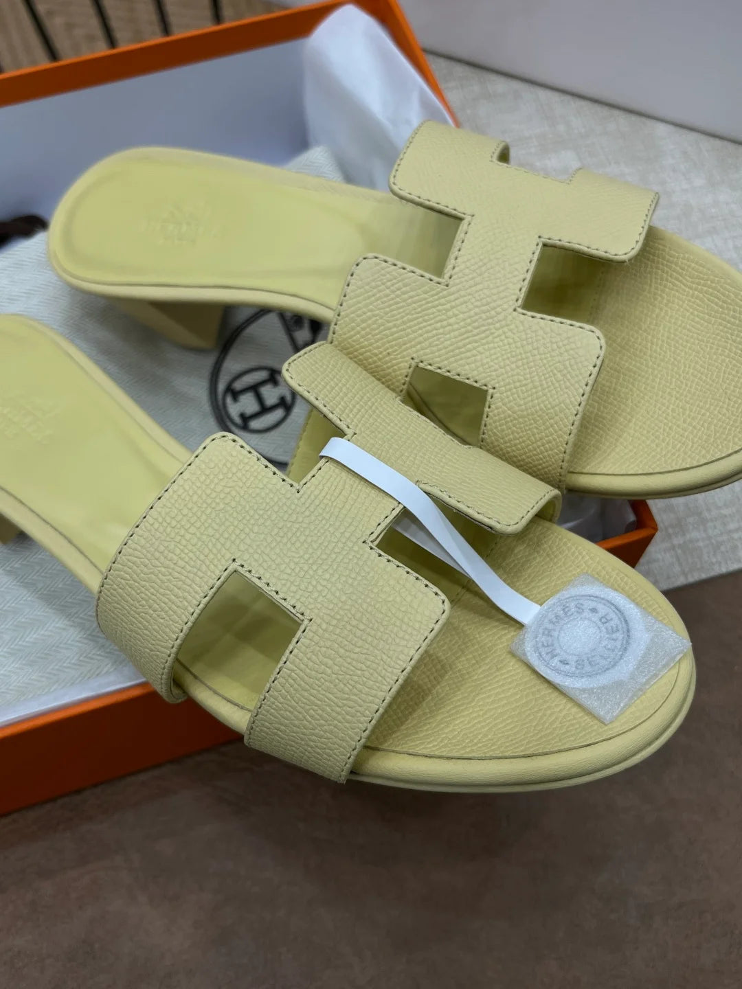 Mules Oasis