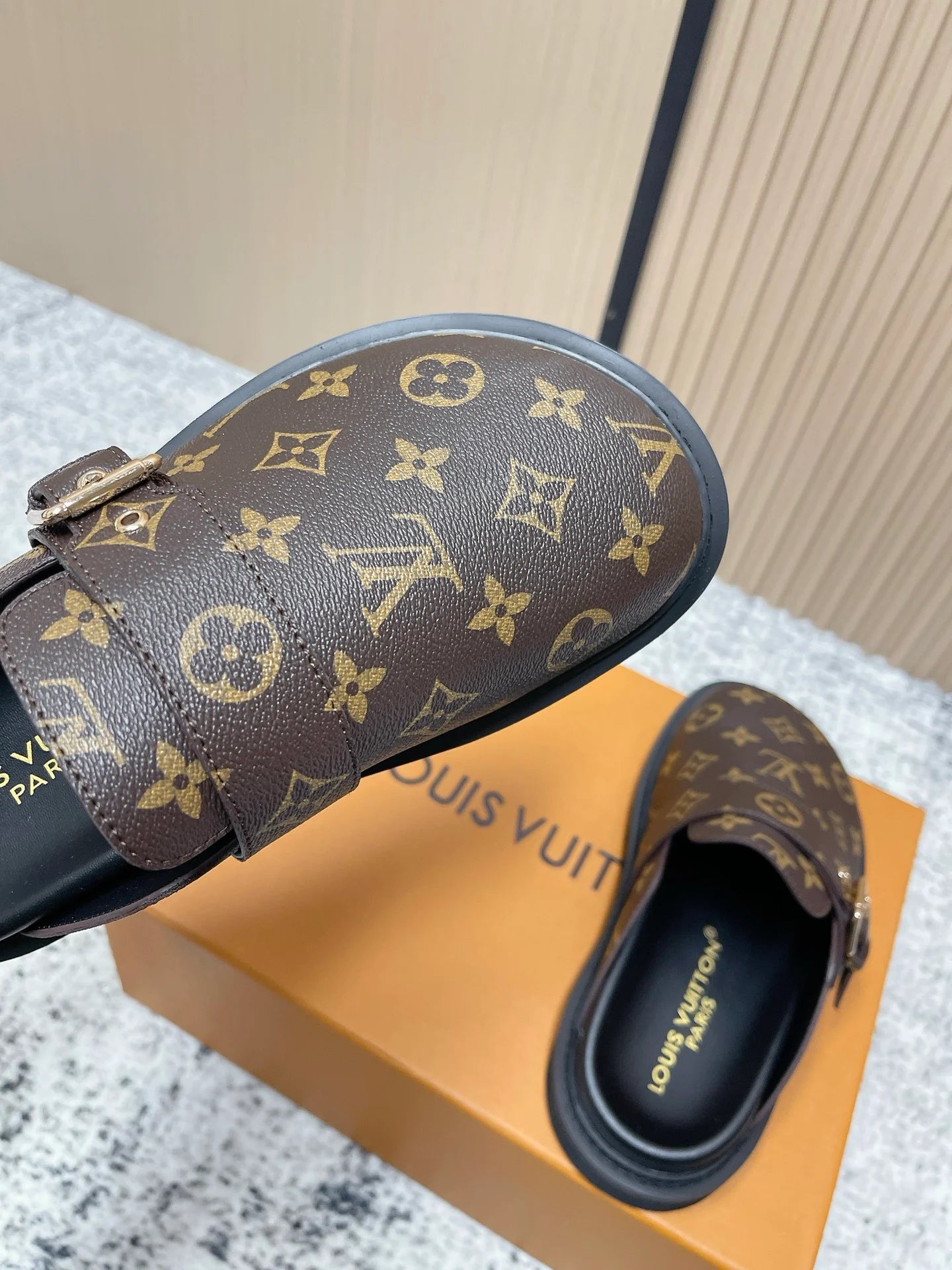 Mules LV