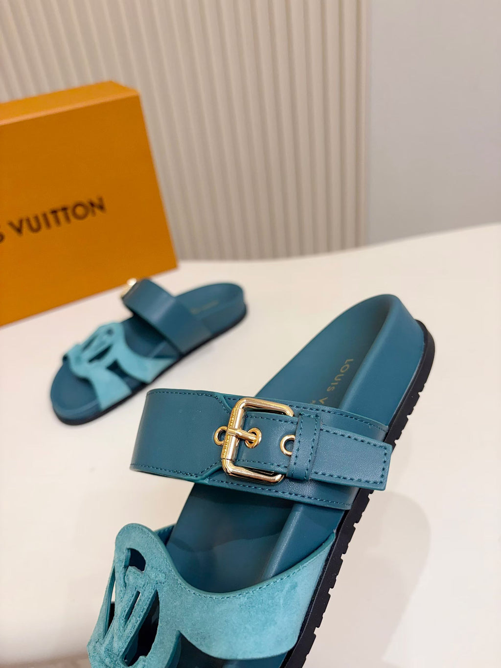 Mules LV