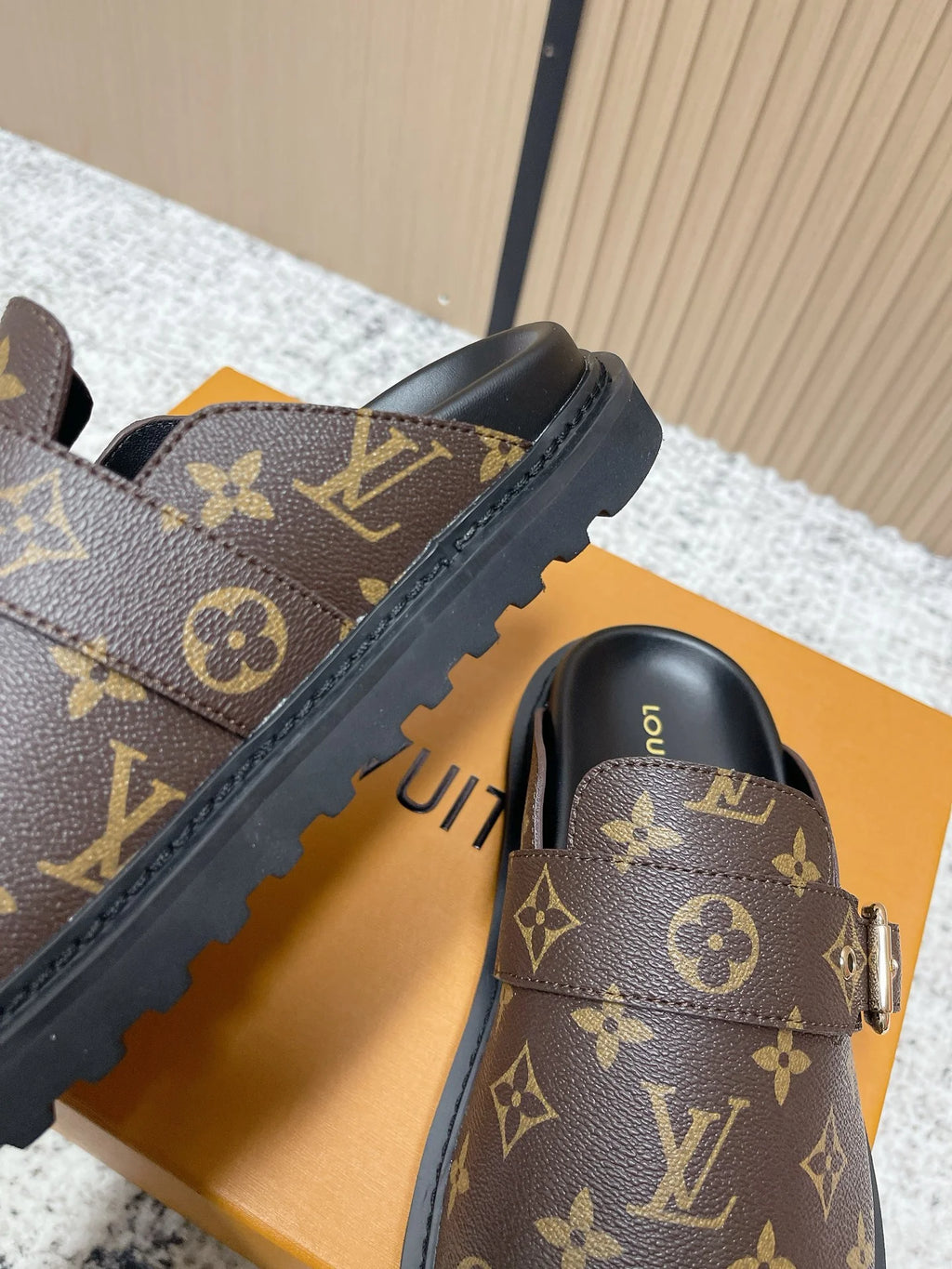 Mules LV