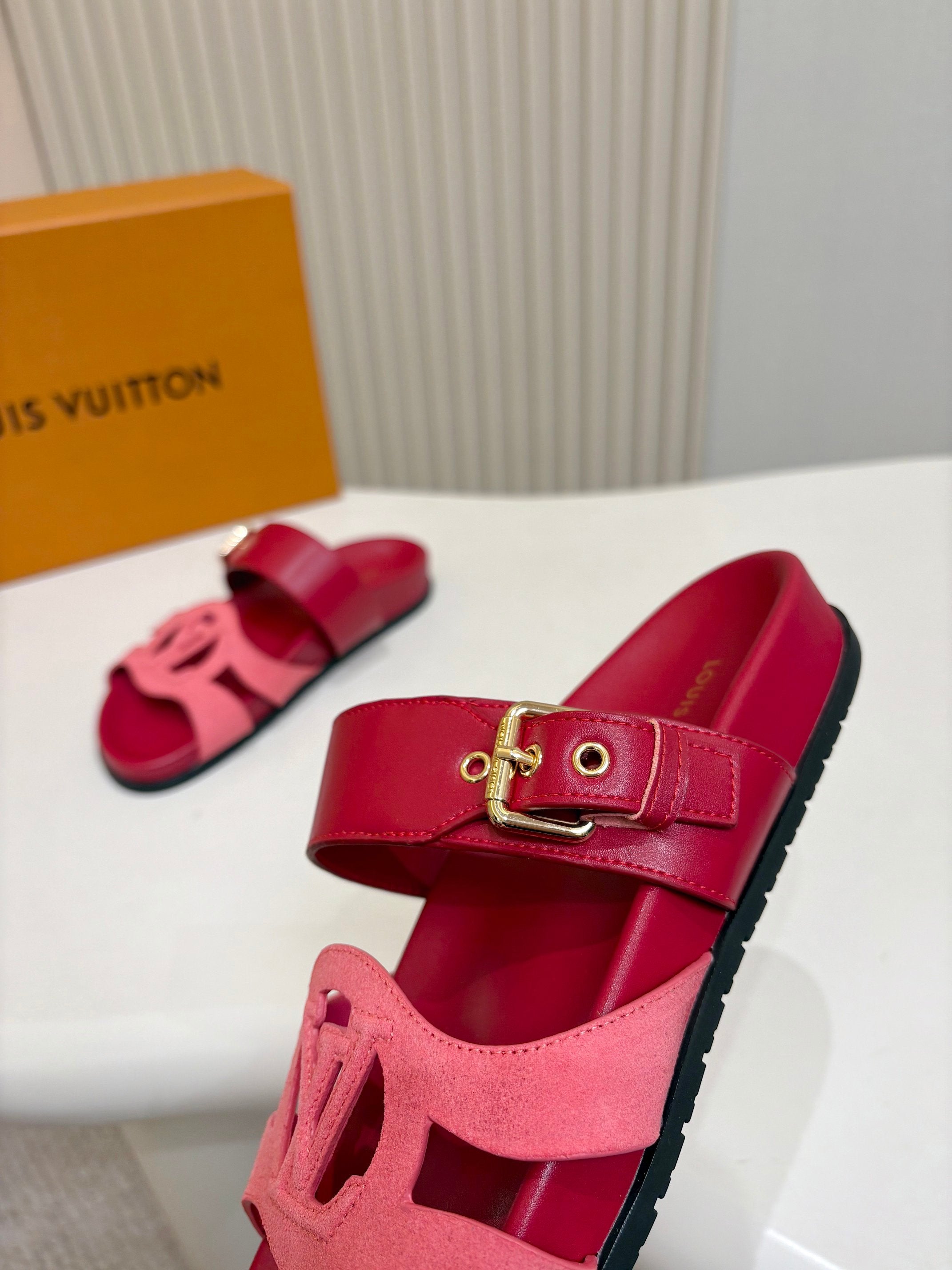 Mules LV