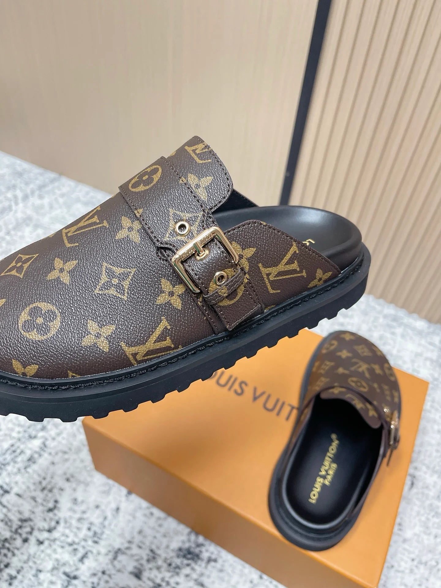 Mules LV